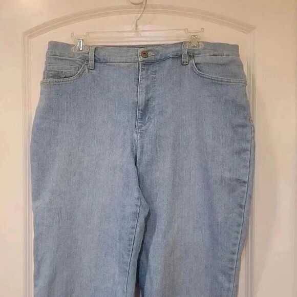 Gloria Vanderbilt Women's Amanda Light Wash Blue Cotton/Spandex Denim Jeans EUC - Picture 3 of 9